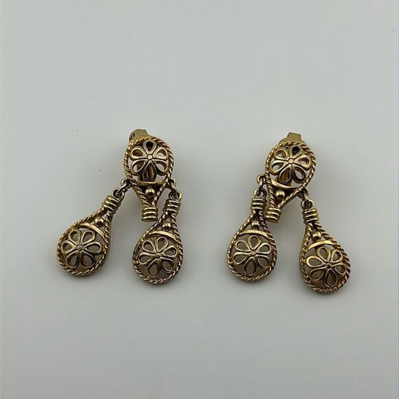 Vintage gold tone Vendome earrings - Picture 1 of 2
